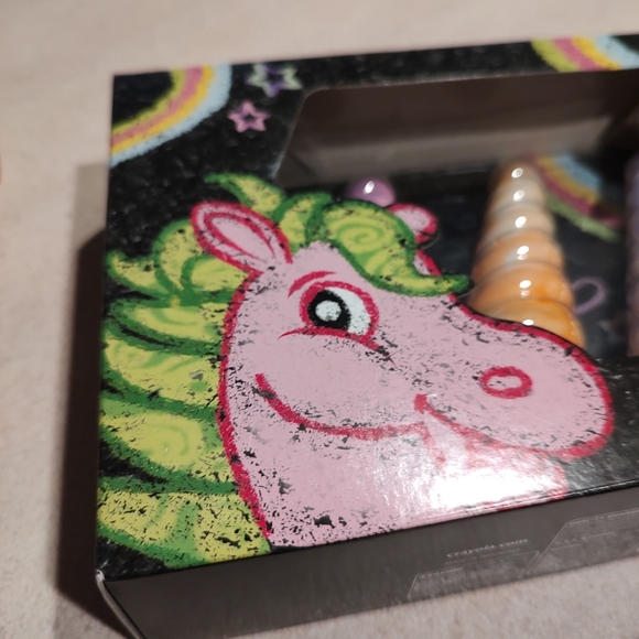 Create magical sidewalk art with the use of these unicorn horn swirl chalk stick - Picture 9 of 12